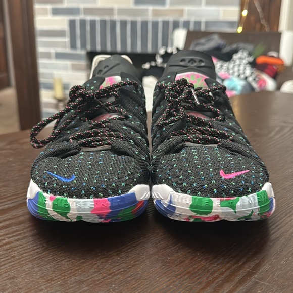 Youth Nike LeBraun 18s Multi color size 4.5. - Picture 2 of 5